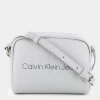 12220-CI1SCULPTED CAMERA BAGQUARRY- TRACOLLE^CALVIN KLEIN JEANS Sale