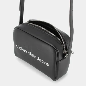 12220-01RSCULPTED CAMERA BAGBLACK- TRACOLLE^CALVIN KLEIN JEANS Best Sale